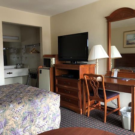 Airport Inn Motel Richmond Сандстон Экстерьер фото