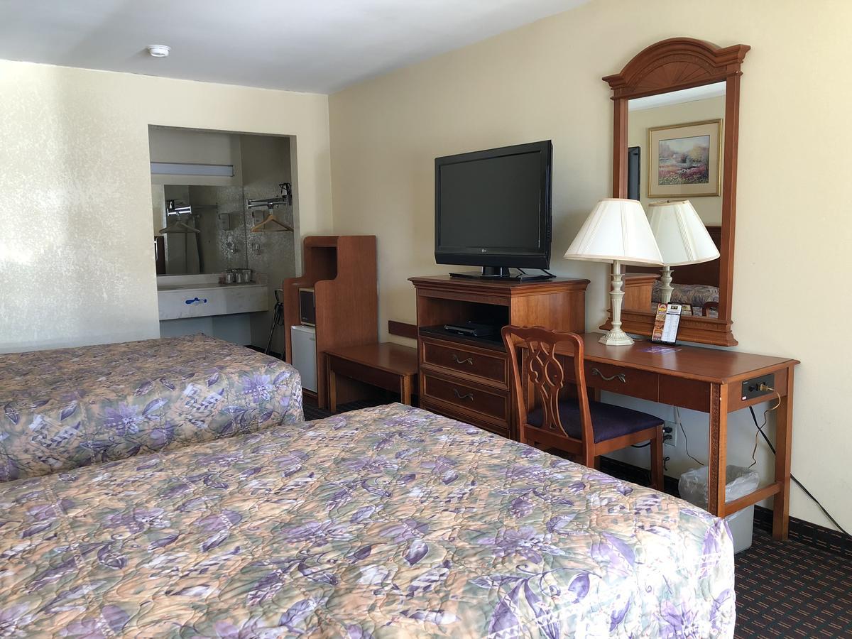 Airport Inn Motel Richmond Сандстон Экстерьер фото