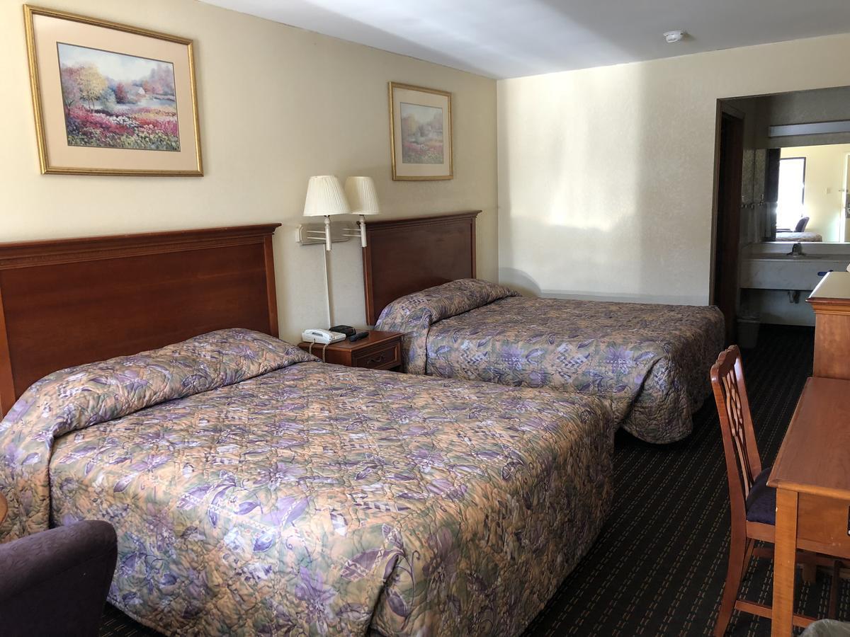 Airport Inn Motel Richmond Сандстон Экстерьер фото